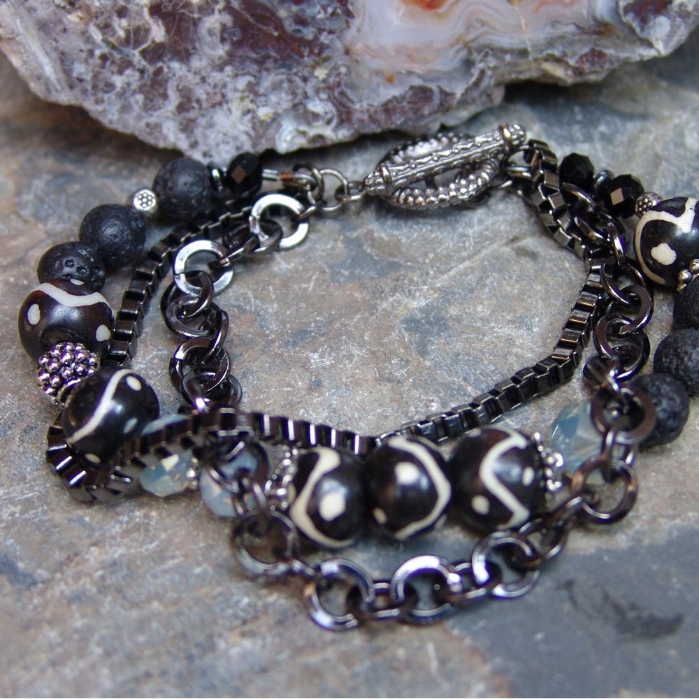 Black Triple Strand Bracelet by Sandy Robinson Jewelry Size 8 1/2